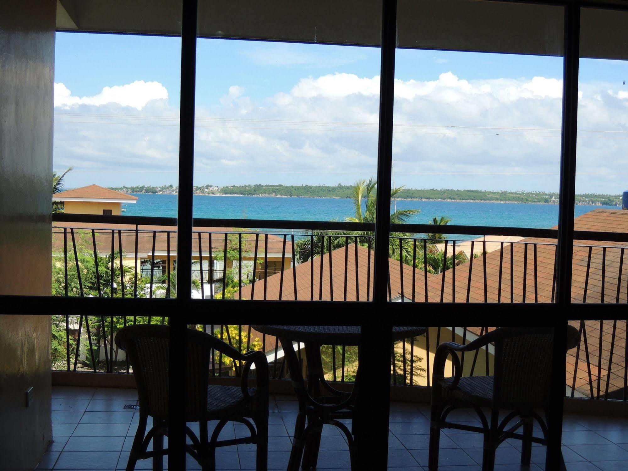 Palms Seaside Inn And Resort Medellin 外观 照片
