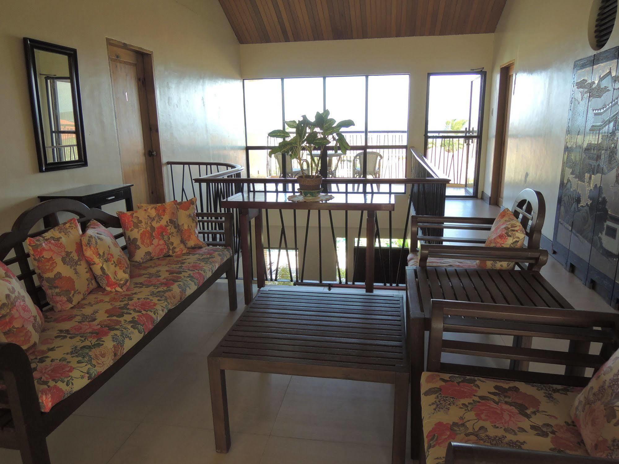 Palms Seaside Inn And Resort Medellin 外观 照片