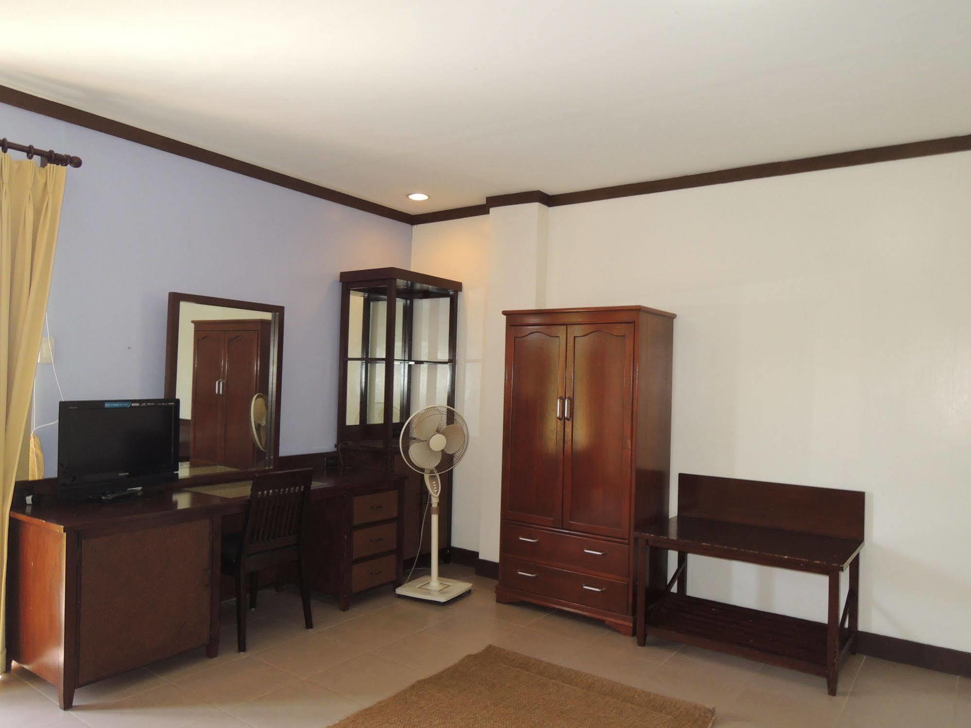 Palms Seaside Inn And Resort Medellin 外观 照片