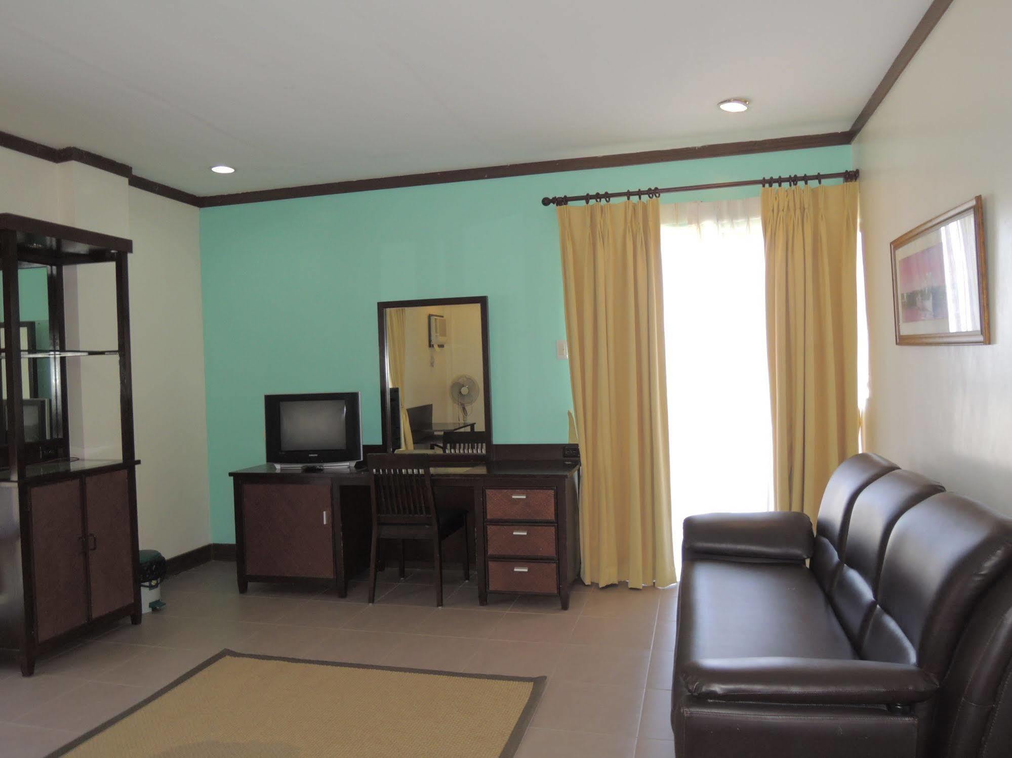 Palms Seaside Inn And Resort Medellin 外观 照片