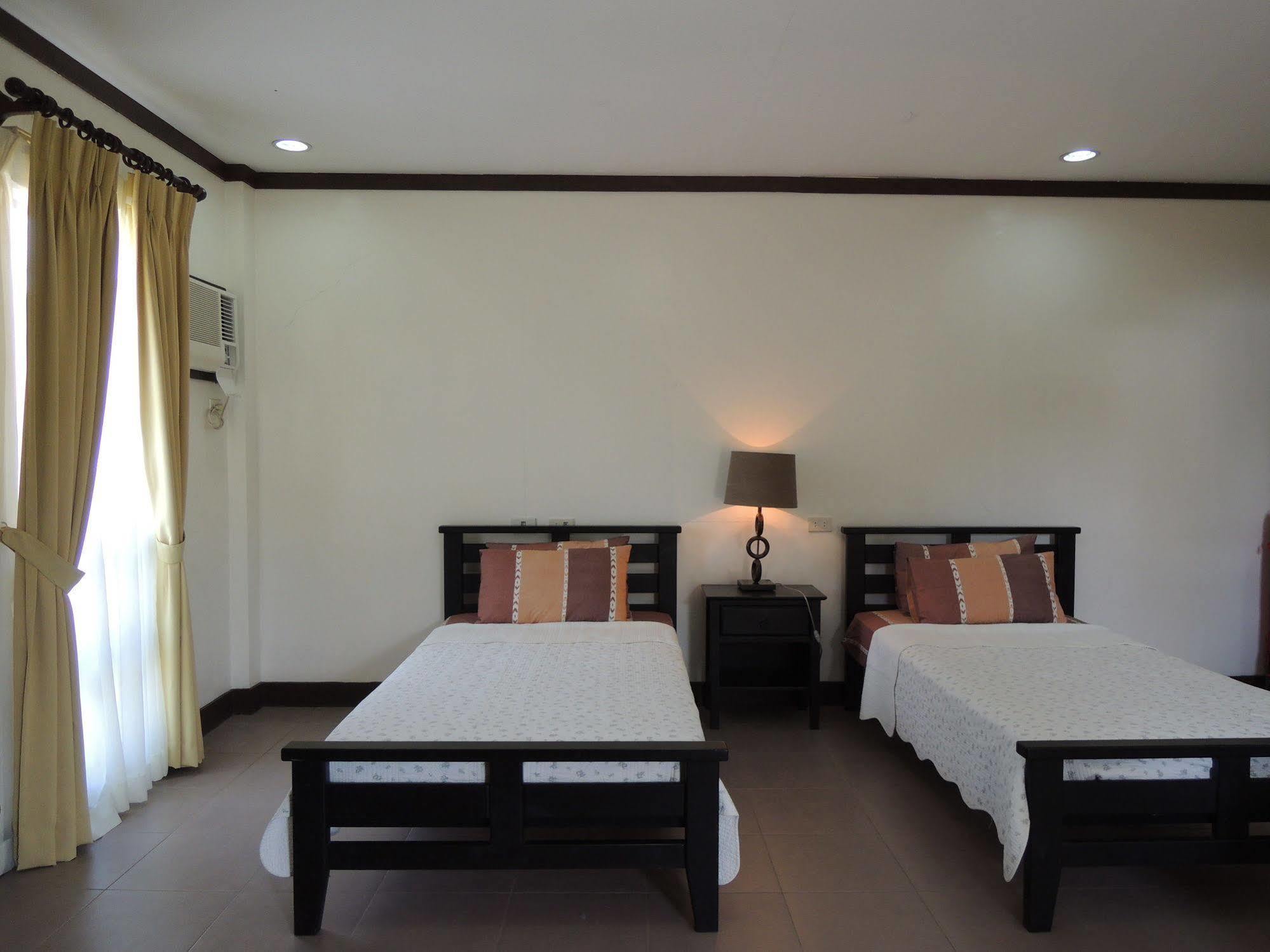 Palms Seaside Inn And Resort Medellin 外观 照片