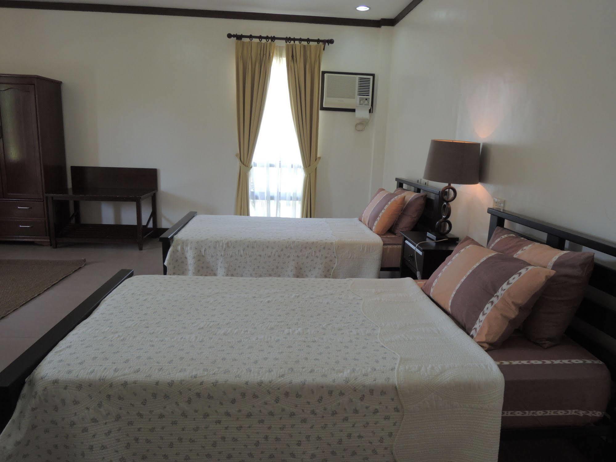 Palms Seaside Inn And Resort Medellin 外观 照片